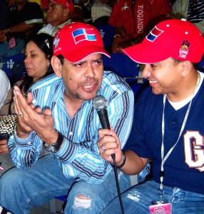 El merenguero Fernandito Villalona acompaña, como de costumbre, a Dominicana.