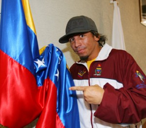El campeón venezolano de boxeo está en problemas con la justicia.