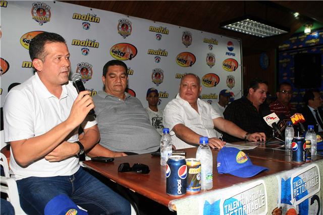 El técnico Jorge Arrieta y la directiva zuliana esperan estar entre los líderes del campeonato. Foto: Prensa Gaiteros.