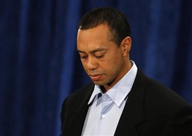 El golfista Tiger Woods pide disculpas por "un comportamiento irresponsable y egoísta" durante su primera declaración pública. 