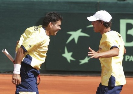 Yohny Romero y David Martínez celebran su victoria en el dobles.