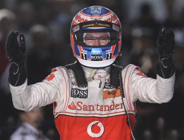 Jenson Button le dio el primer triunfo del año a McLaren.