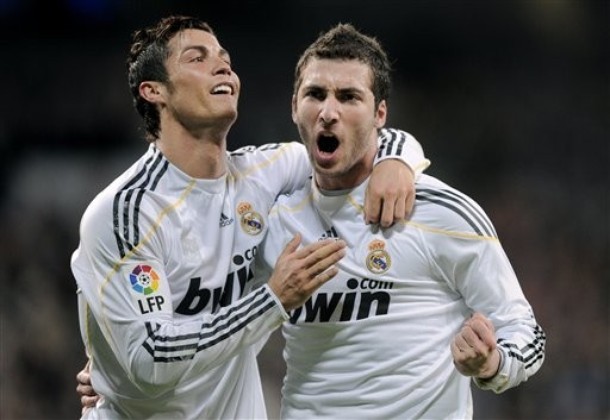 Cristiano Ronaldo y Gonzalo Higuaín celebran la victoria.