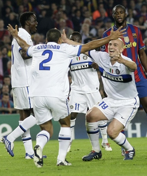 El Inter celebró su pase a la final al eliminar al campeón Barcelona.