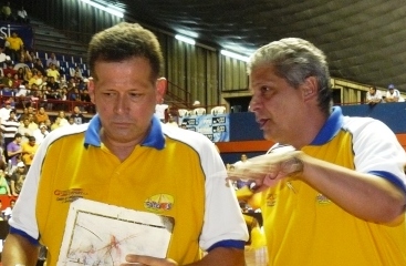 El técnico Jorge Arrieta y su asistente Gustavo García asumen el reto.