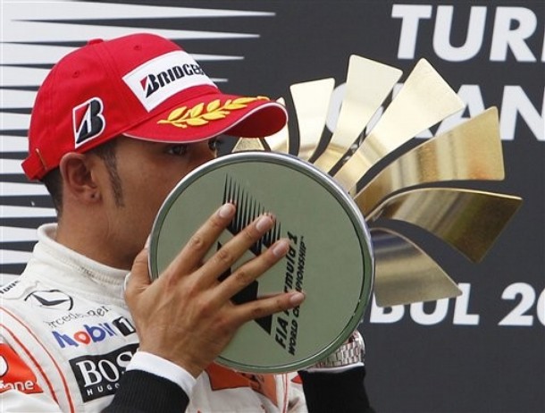 Lewis Hamilton consiguió su primer triunfo del 2010.