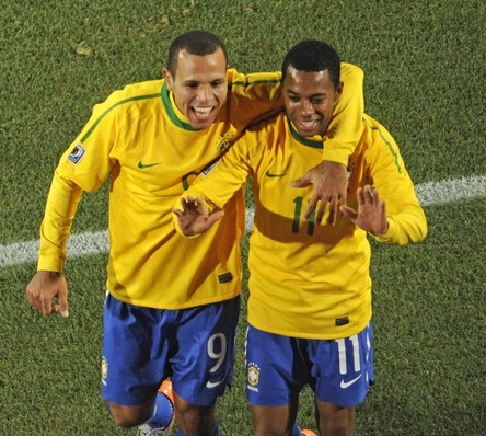 Luis Fabiano y Robinho marcaron por los amazónicos.