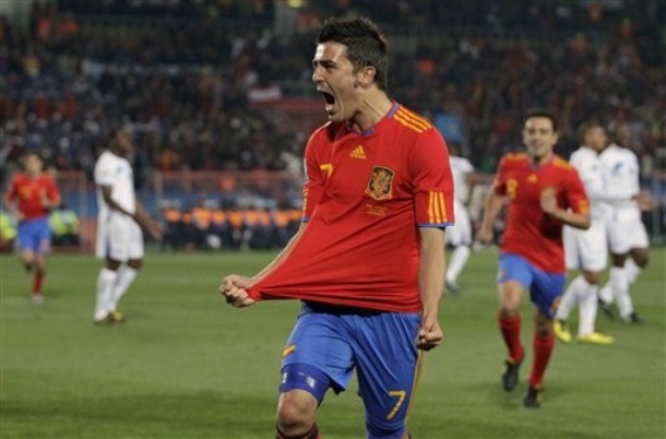 David Villa marcó un doblete para guiar el triunfo español.