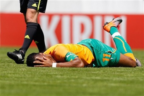 Didier Drogba se fracturó el brazo en un amistoso contra Japón.