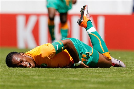 Didier Drogba se fracturó el brazo derecho.