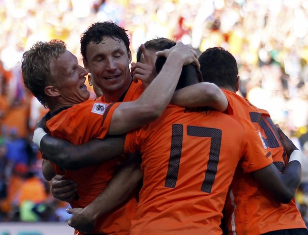 Los holandeses celebraron su primer triunfo.