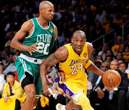 Kobe Bryant lideró la ofensiva de los Lakers.