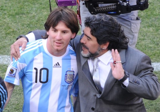 Ni con Lionel Messi a su lado, Maradona logró titularse con la selección.
