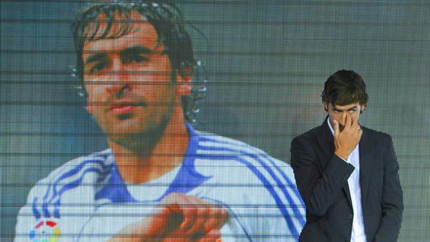 Raúl abandonó, entre lágrimas, al Real Madrid.