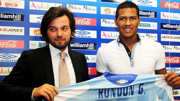 Salomón Rondón recibió su nueva camiseta y ya hoy marcó sus primeros goles.