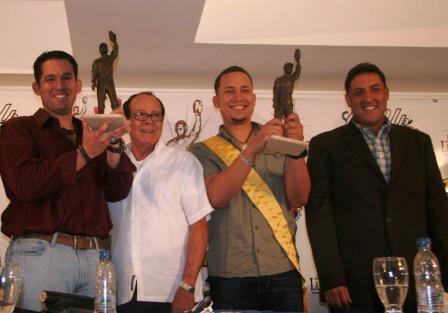 Manuel González, Luis Aparicio, Carlos González y Pablo Pérez durante la presentación del premio.
