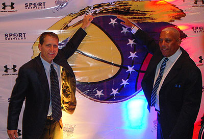 Eric Musselman fue presentado por Carmelo Cortez, presidente de la FVB.