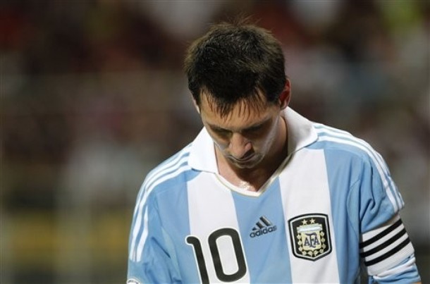 Lionel Messi salió frustrado de Puerto La Cruz.