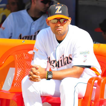Lipso Nava volverá la próxima temporada como coach de tercera base.