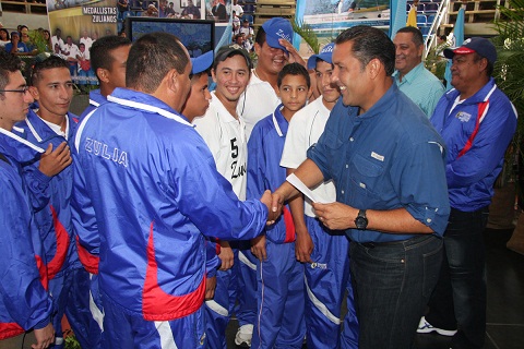 Gobernador Pablo Pérez entregó los premios a los medallistas.