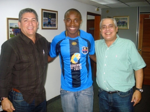 Jamerson Rentería acordó su vinculación con los dirigentes del Zulia FC.