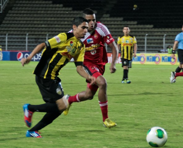 El aurinegro ganó 2-1 en la ida en San Cristóbal. 
