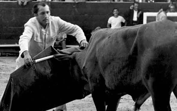Hasta de torero llegó a hacer Díaz.