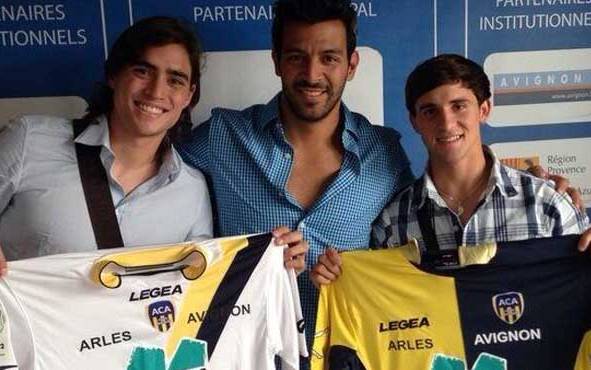 Arteaga y Hernández ya posaron con la camiseta de su nuevo equipo. 