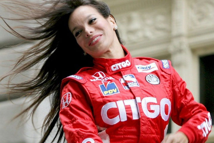 La venezolana llego segunda en una carrera Le Mans, única mujer en llegar es esa posición.